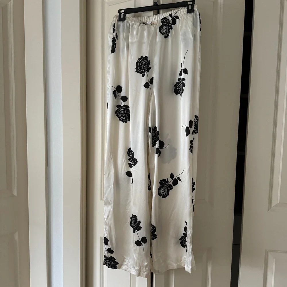Vintage Talbots Black and White Rose 100% Silk Pajamas Pants Size S - Picture 2 of 5